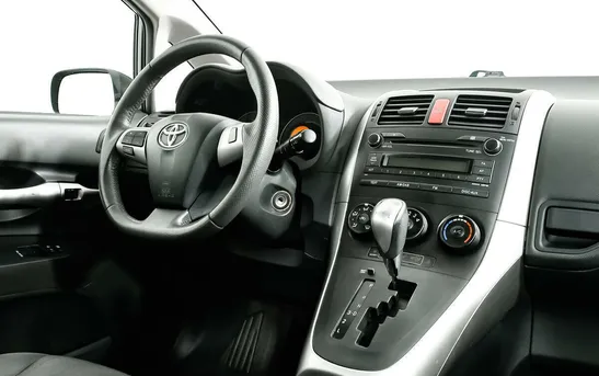 Toyota Auris 1.60 автоматическая, фото №1