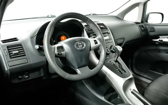 Toyota Auris 1.60 автоматическая, фото №1